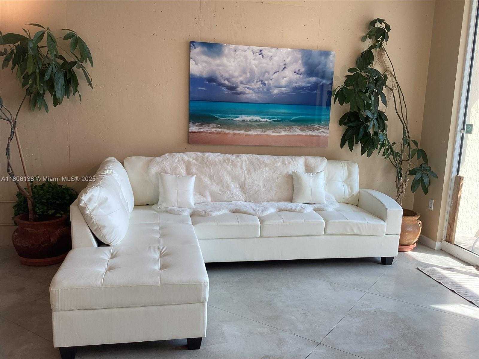 Small Image of 2001 BISCAYNE BLVD #3503, Miami Number 2