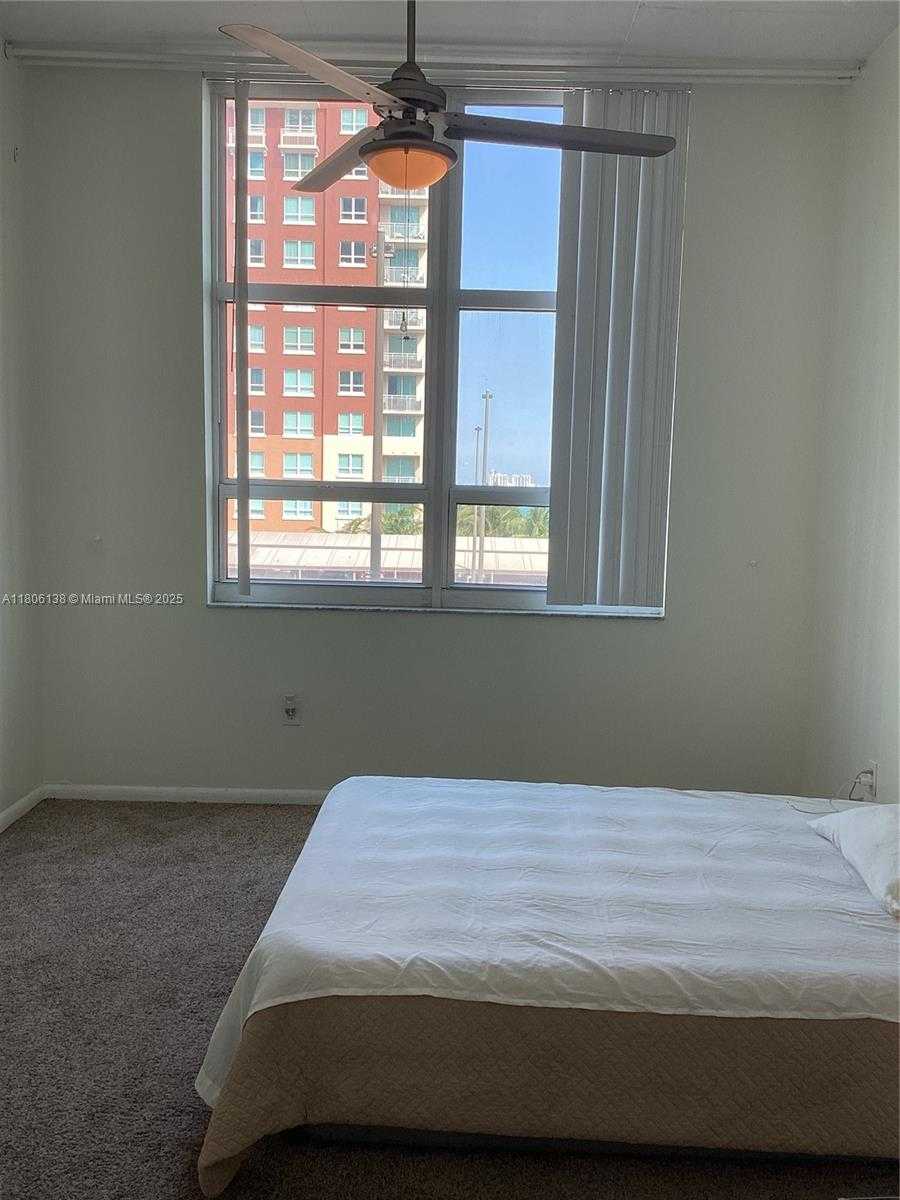 Small Image of 2001 BISCAYNE BLVD #3503, Miami Number 20