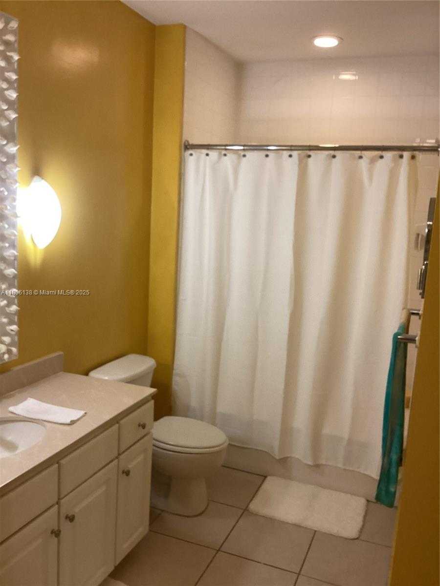 Small Image of 2001 BISCAYNE BLVD #3503, Miami Number 22