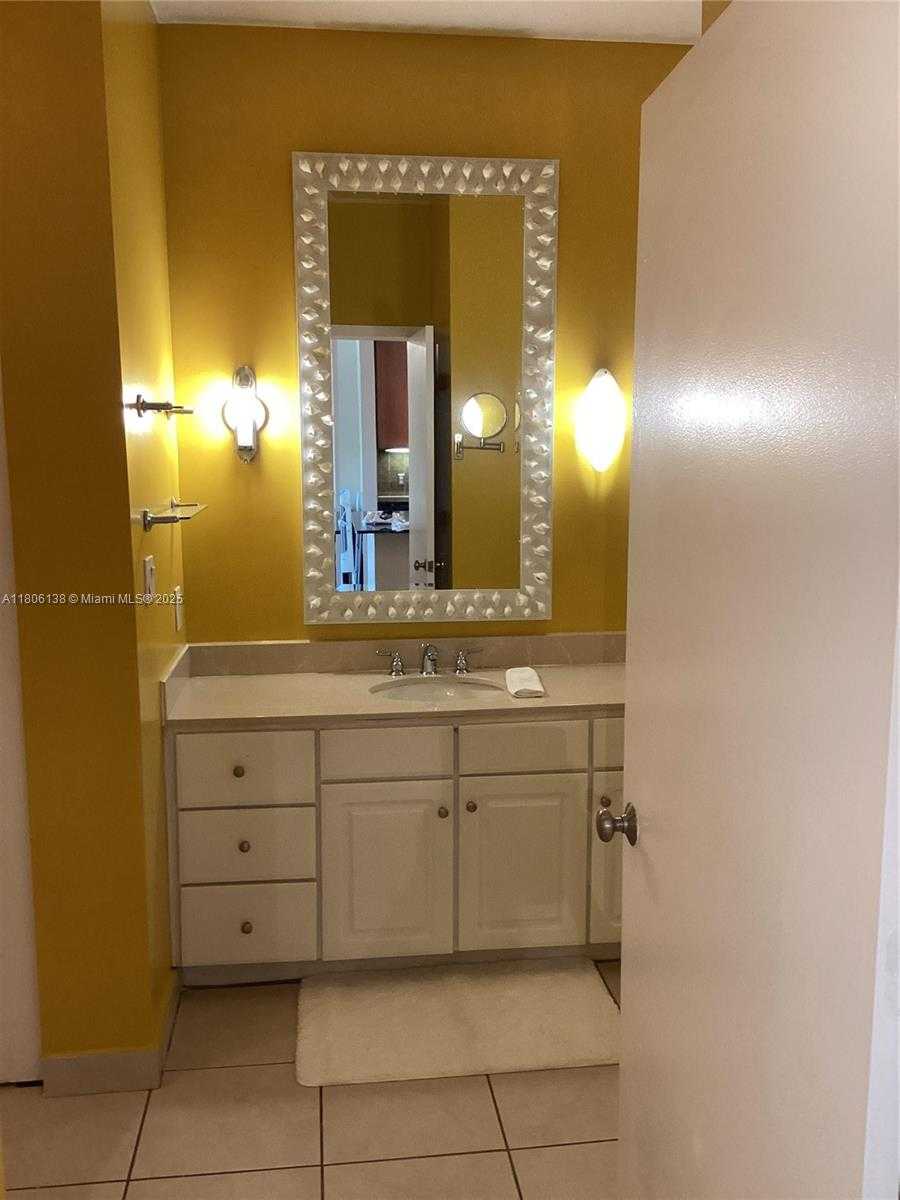 Small Image of 2001 BISCAYNE BLVD #3503, Miami Number 23