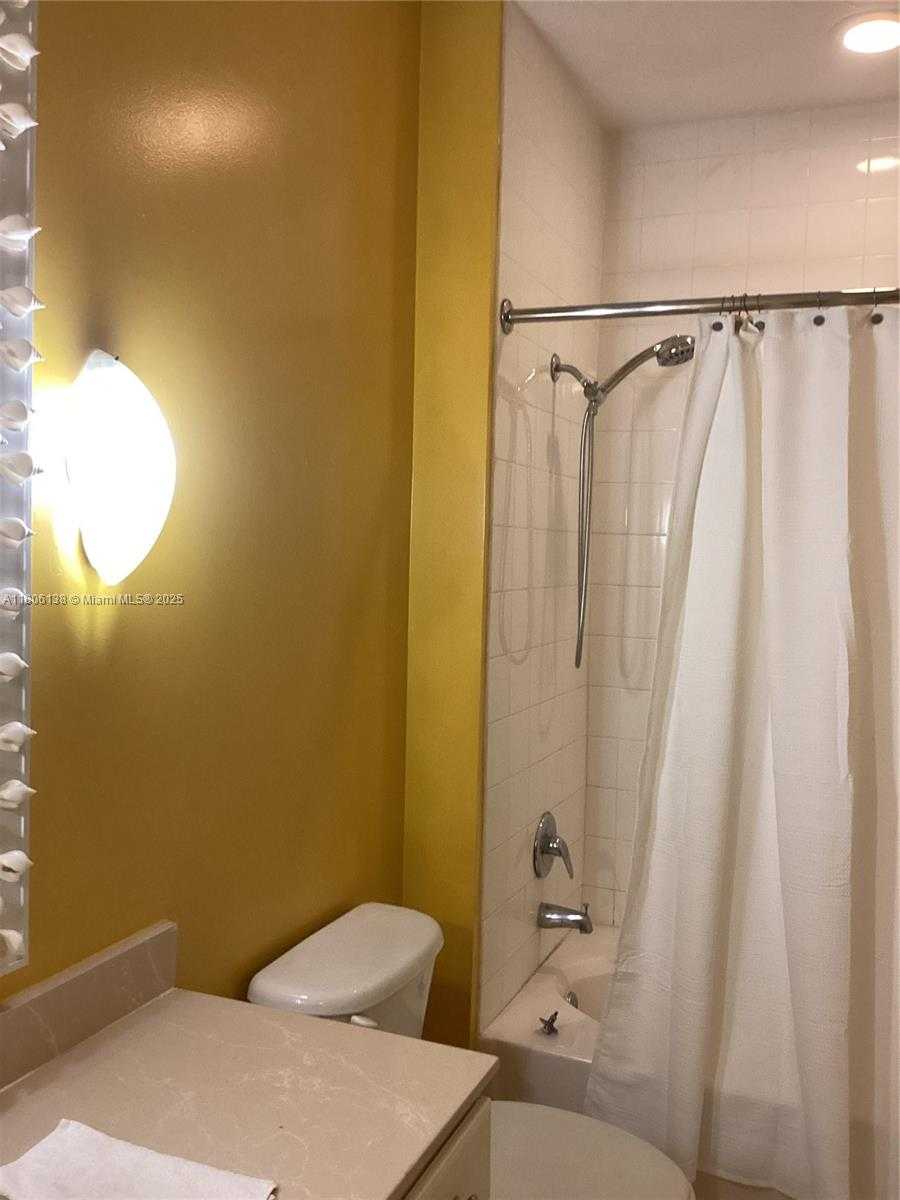 Small Image of 2001 BISCAYNE BLVD #3503, Miami Number 25
