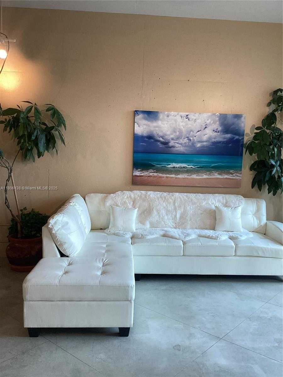 Small Image of 2001 BISCAYNE BLVD #3503, Miami Number 3