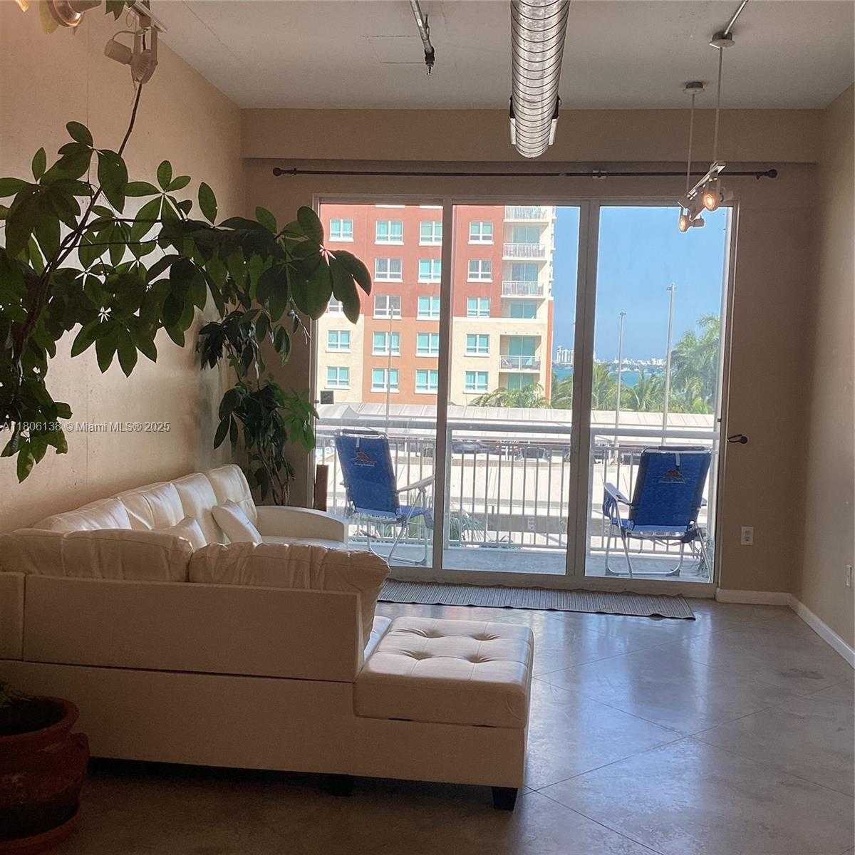 Small Image of 2001 BISCAYNE BLVD #3503, Miami Number 4