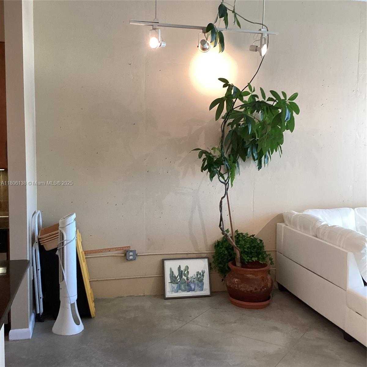 Small Image of 2001 BISCAYNE BLVD #3503, Miami Number 7