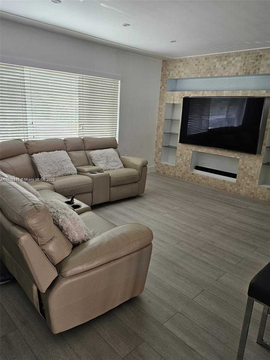 Small Image of 520 NORTH WEST 30TH AVE #520, Miami Number 10