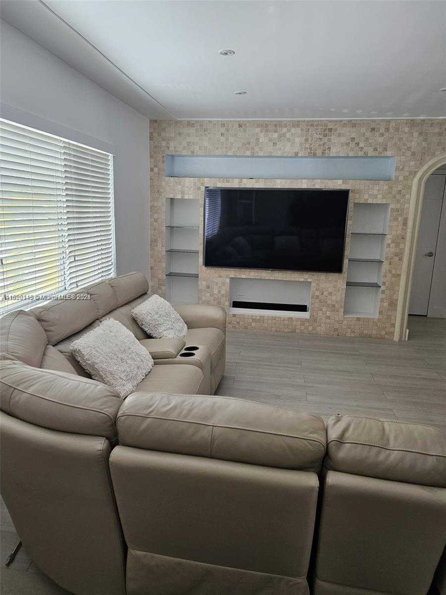 Small Image of 520 NORTH WEST 30TH AVE #520, Miami Number 9