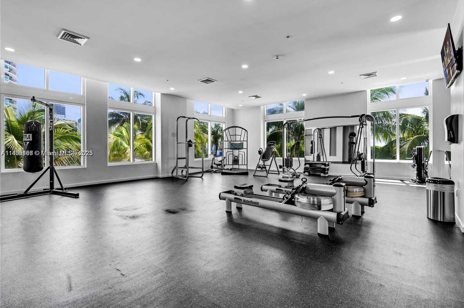 Small Image of 1900 NORTH BAYSHORE DR #516, Miami Number 23