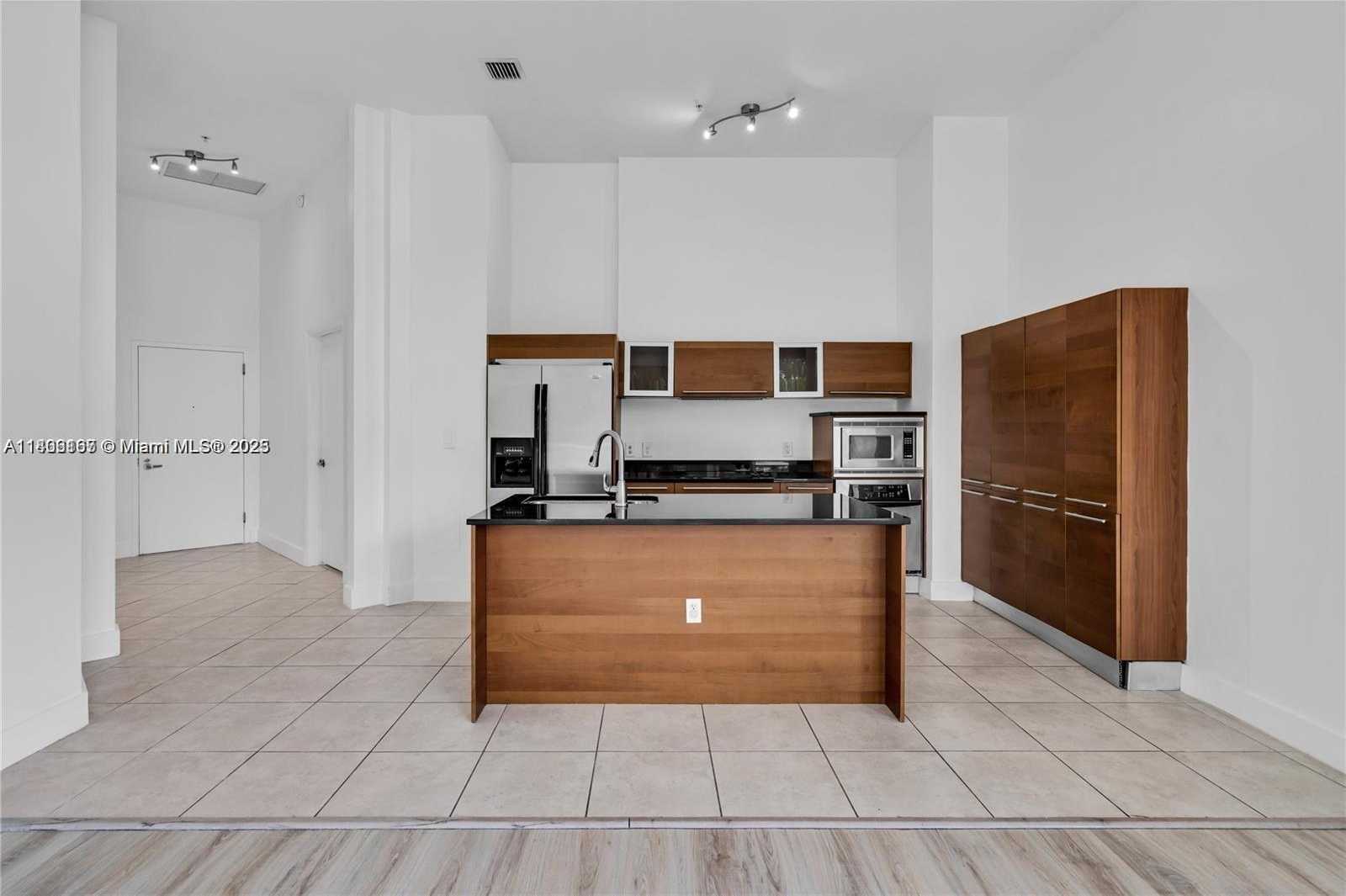 Small Image of 1900 NORTH BAYSHORE DR #516, Miami Number 3