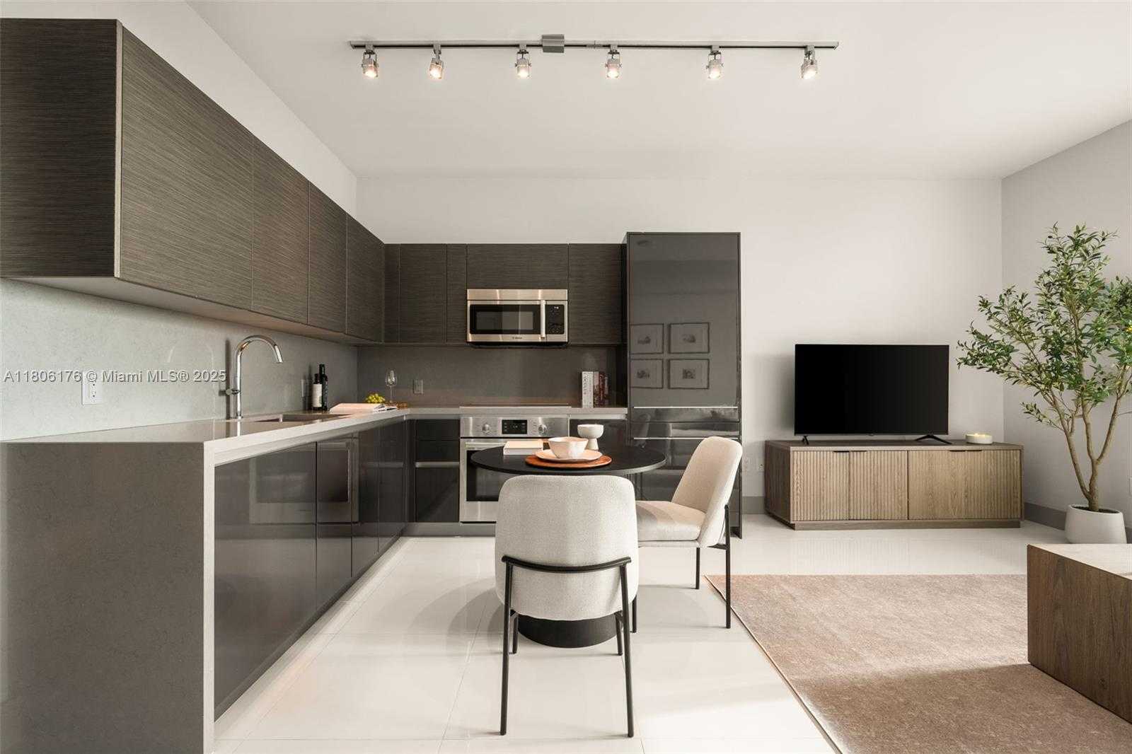 Small Image of 1080 BRICKELL AVE #3905, Miami Number 5