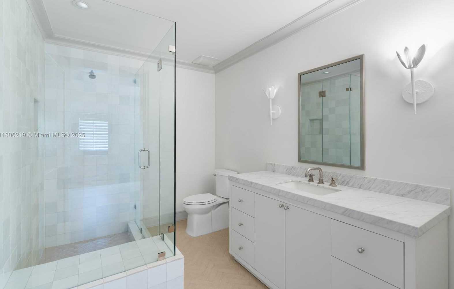 Small Image of 610 REINANTE AVE, Coral Gables Number 12