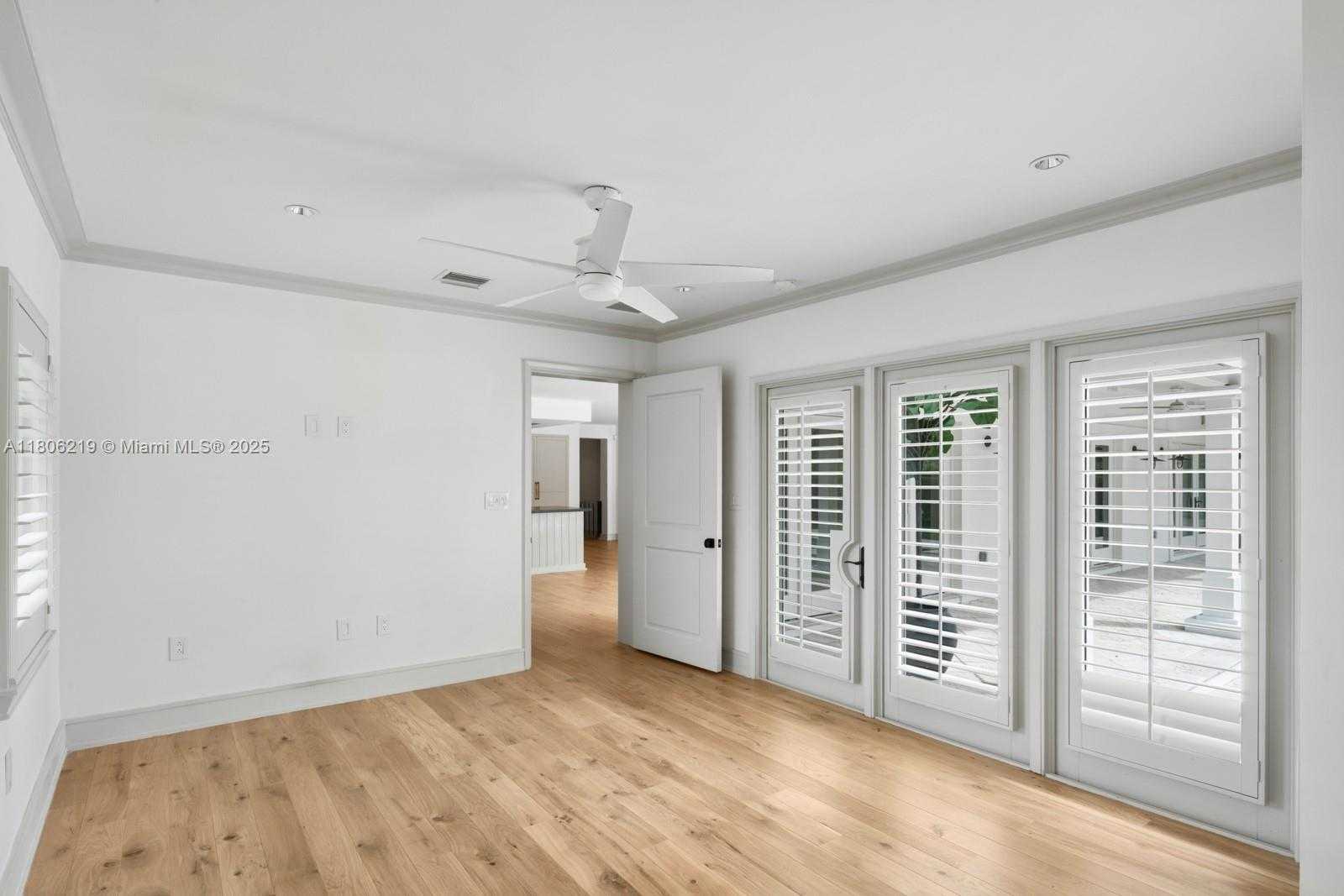 Small Image of 610 REINANTE AVE, Coral Gables Number 15