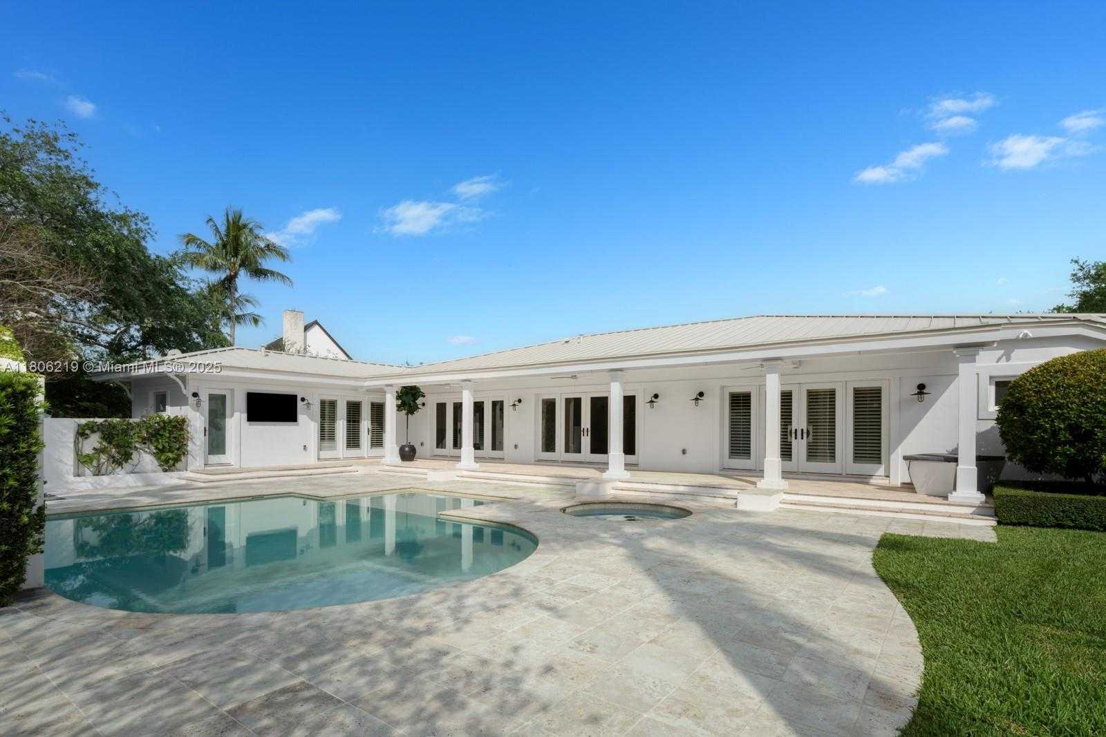 Small Image of 610 REINANTE AVE, Coral Gables Number 18