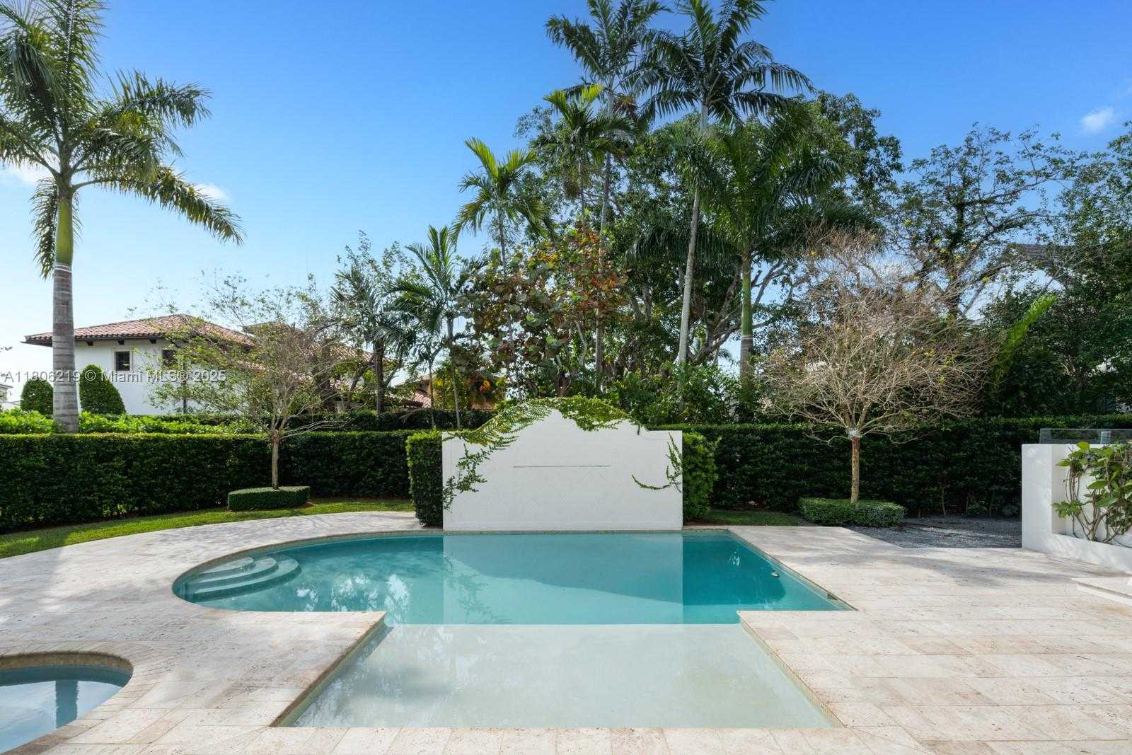 Small Image of 610 REINANTE AVE, Coral Gables Number 19