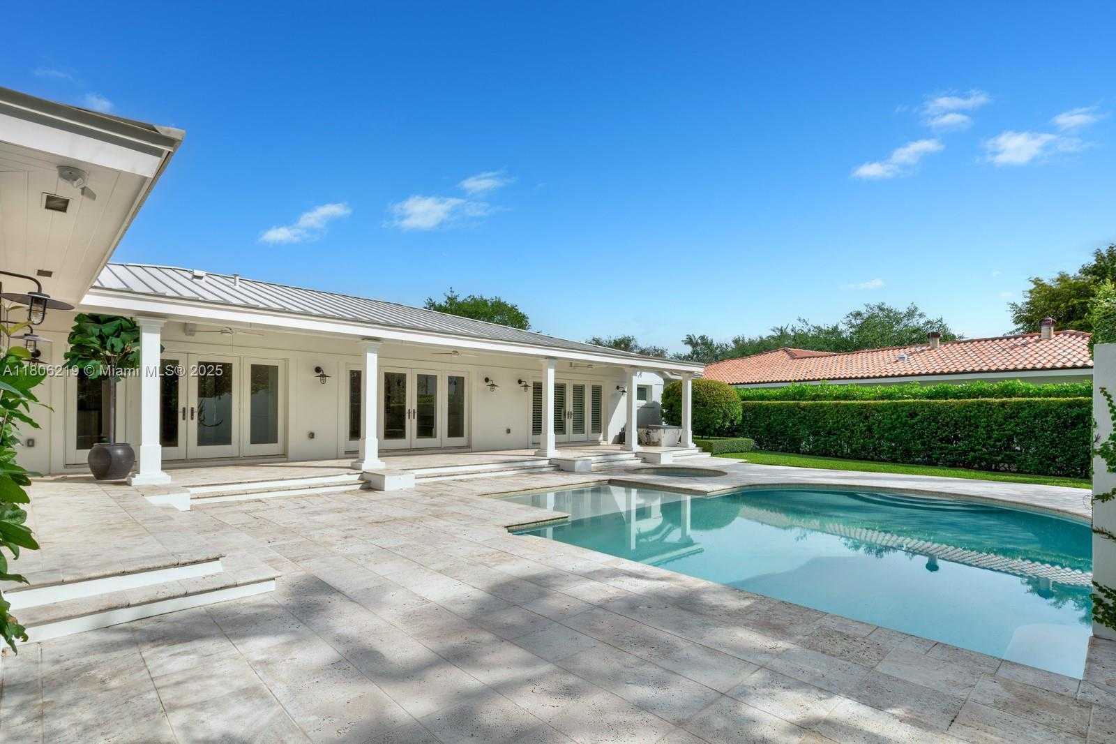 Small Image of 610 REINANTE AVE, Coral Gables Number 20