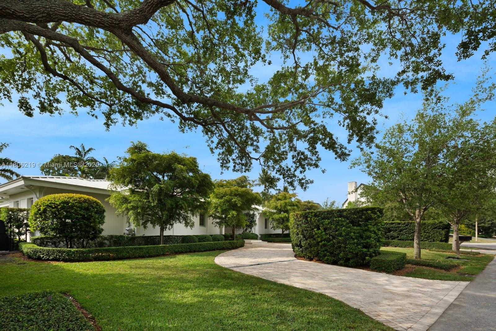 Small Image of 610 REINANTE AVE, Coral Gables Number 21