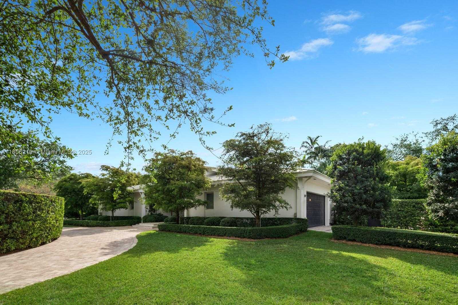 Small Image of 610 REINANTE AVE, Coral Gables Number 22