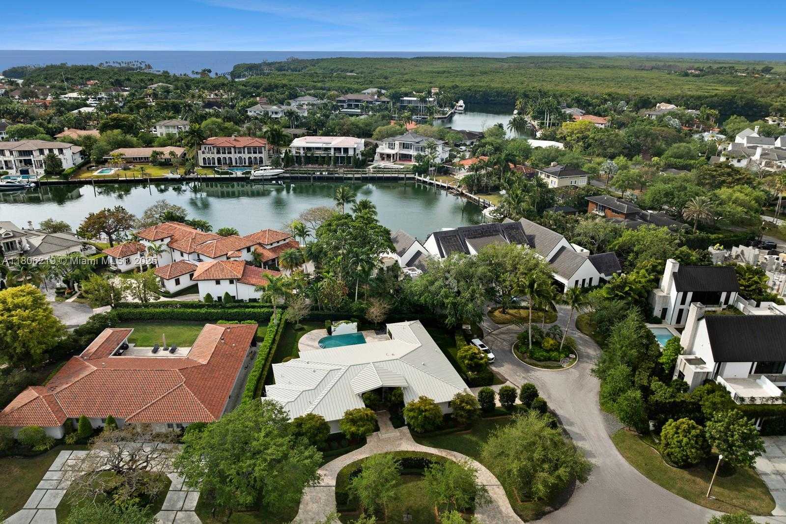 Small Image of 610 REINANTE AVE, Coral Gables Number 24