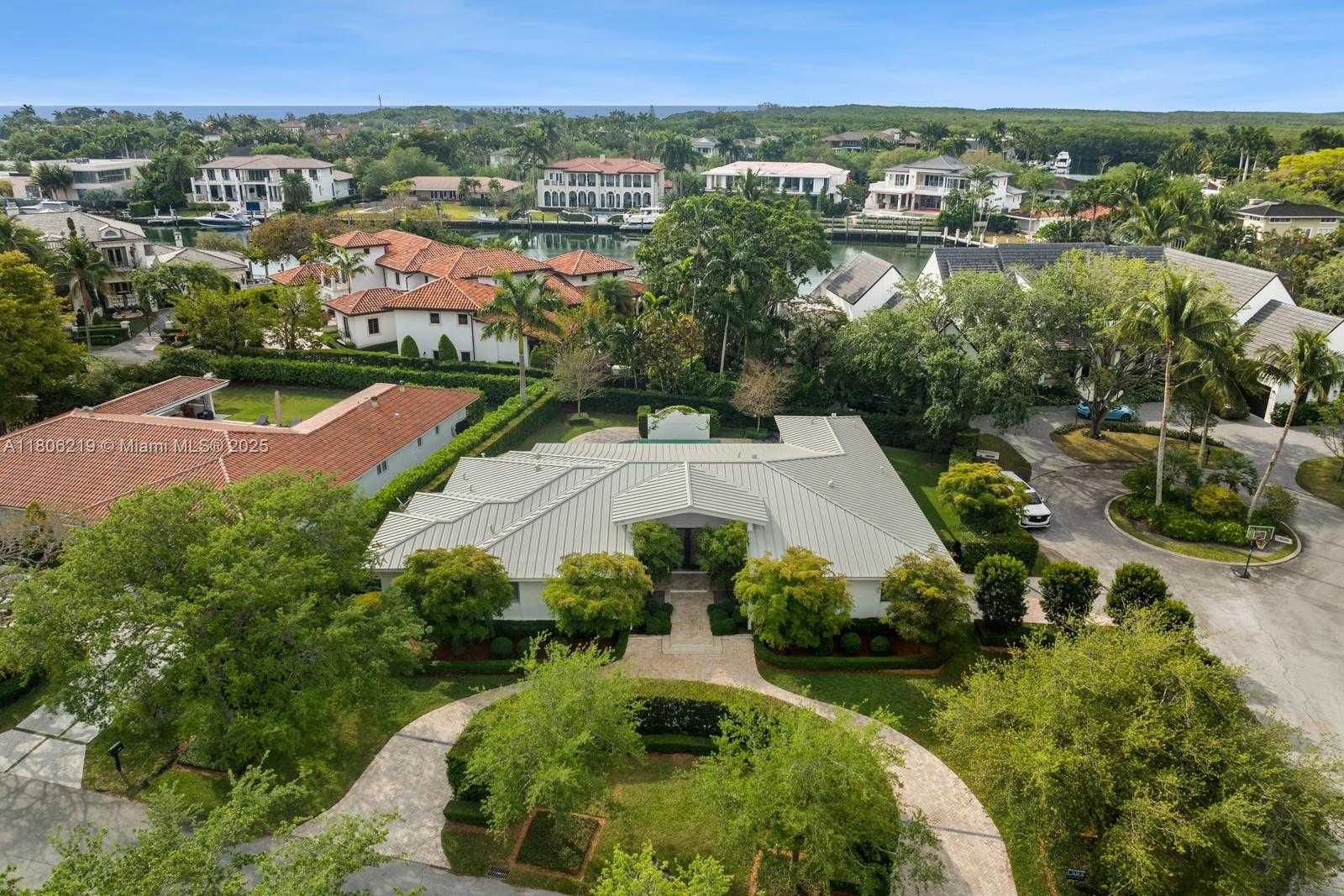 Small Image of 610 REINANTE AVE, Coral Gables Number 25