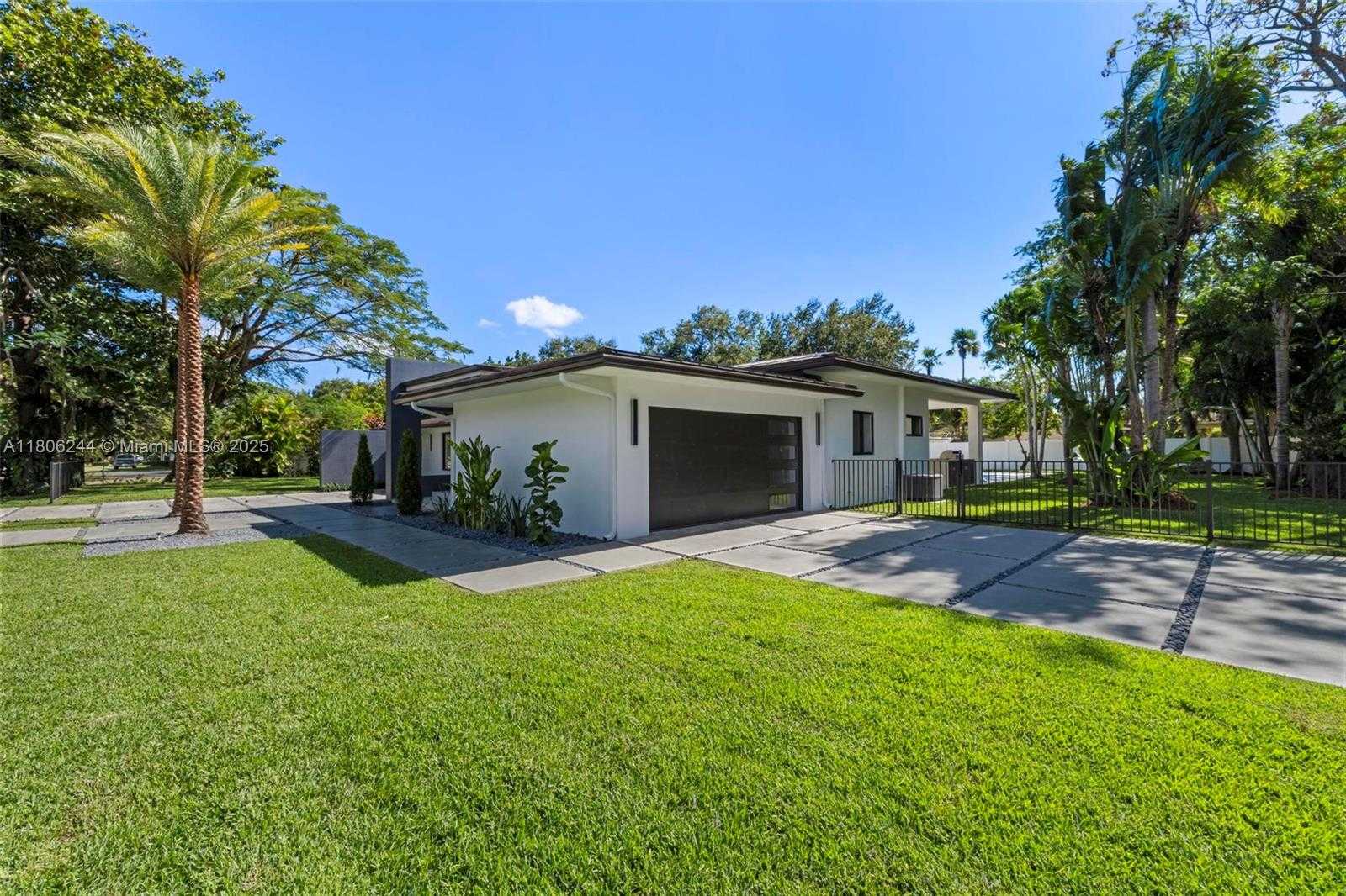 Small Image of 7530 SOUTH WEST 134TH ST, Pinecrest Number 2