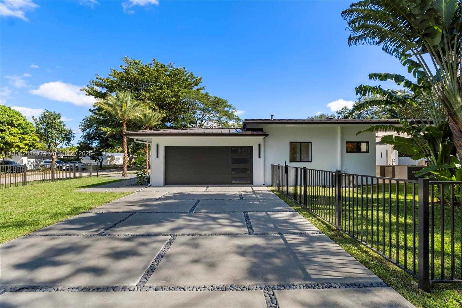 Small Image of 7530 SOUTH WEST 134TH ST, Pinecrest Number 3