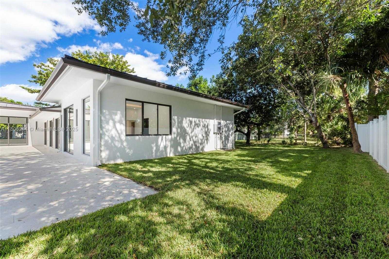 Small Image of 7530 SOUTH WEST 134TH ST, Pinecrest Number 56