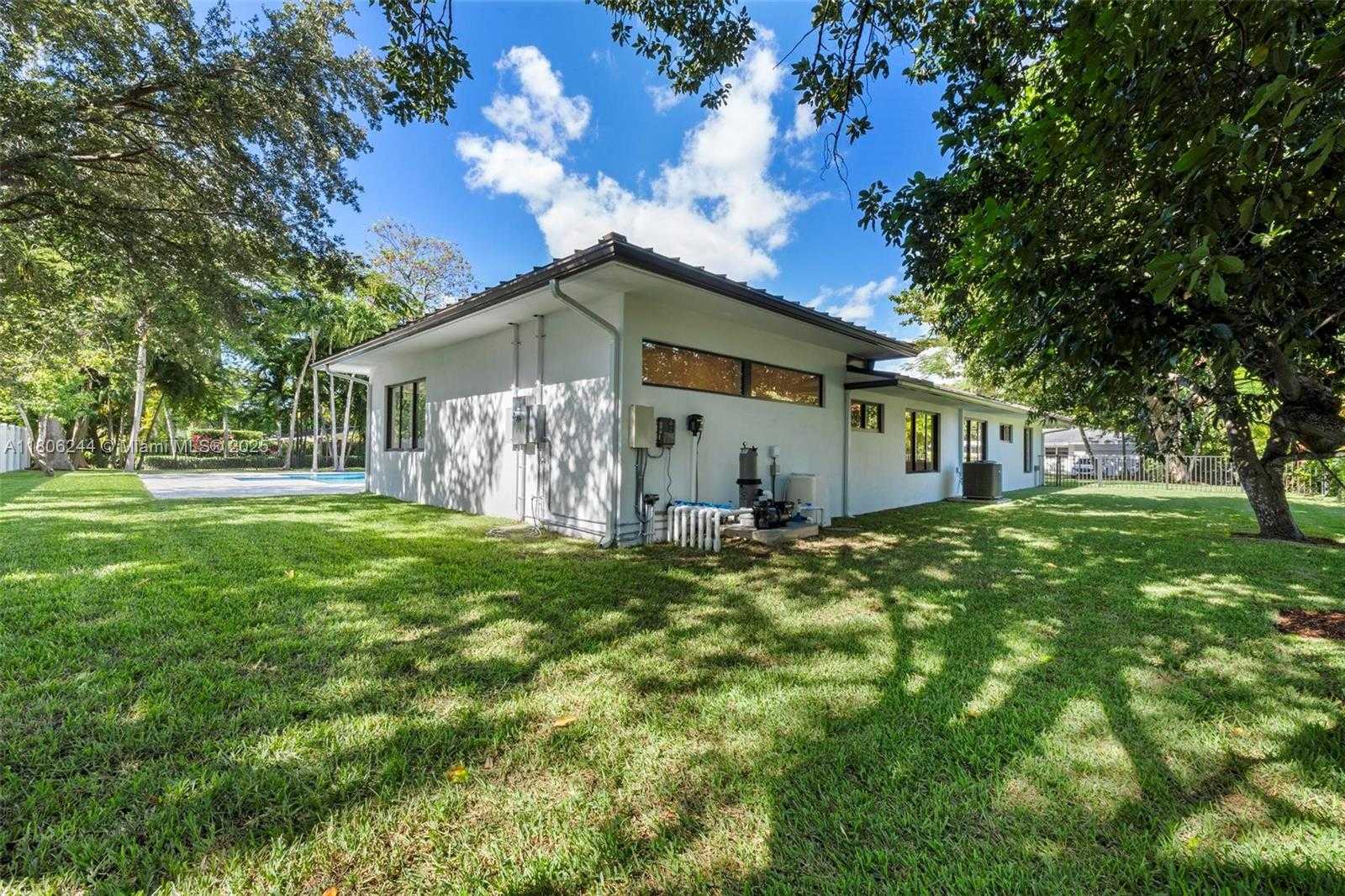 Small Image of 7530 SOUTH WEST 134TH ST, Pinecrest Number 57
