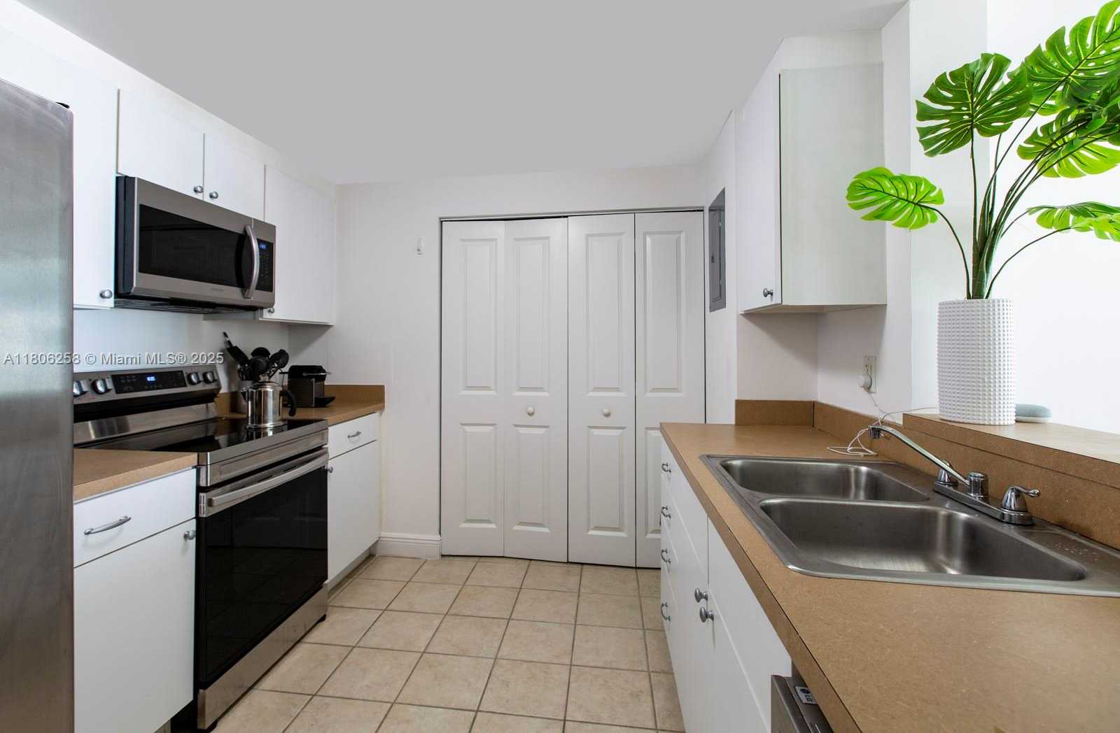 Small Image of 1250 SOUTH MIAMI AVE #904, Miami Number 11