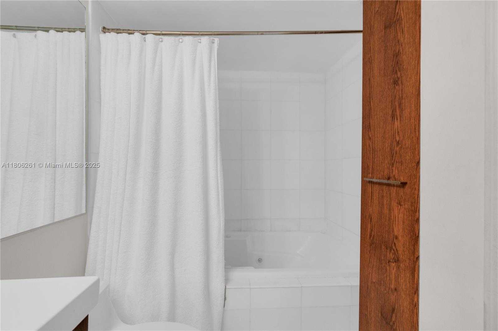 Small Image of 1900 SUNSET HARBOUR DR #1206, Miami Beach Number 15