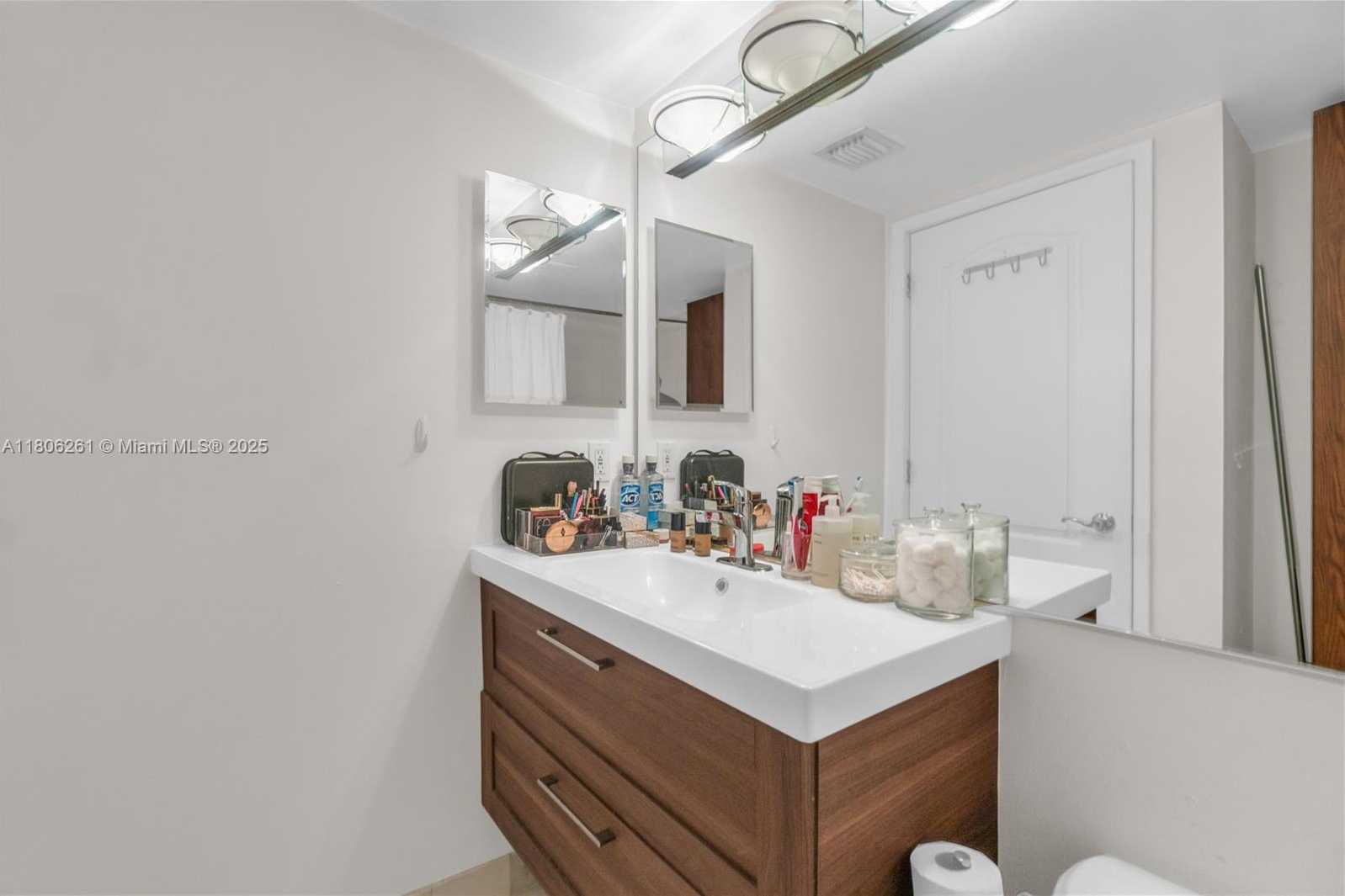 Small Image of 1900 SUNSET HARBOUR DR #1206, Miami Beach Number 16
