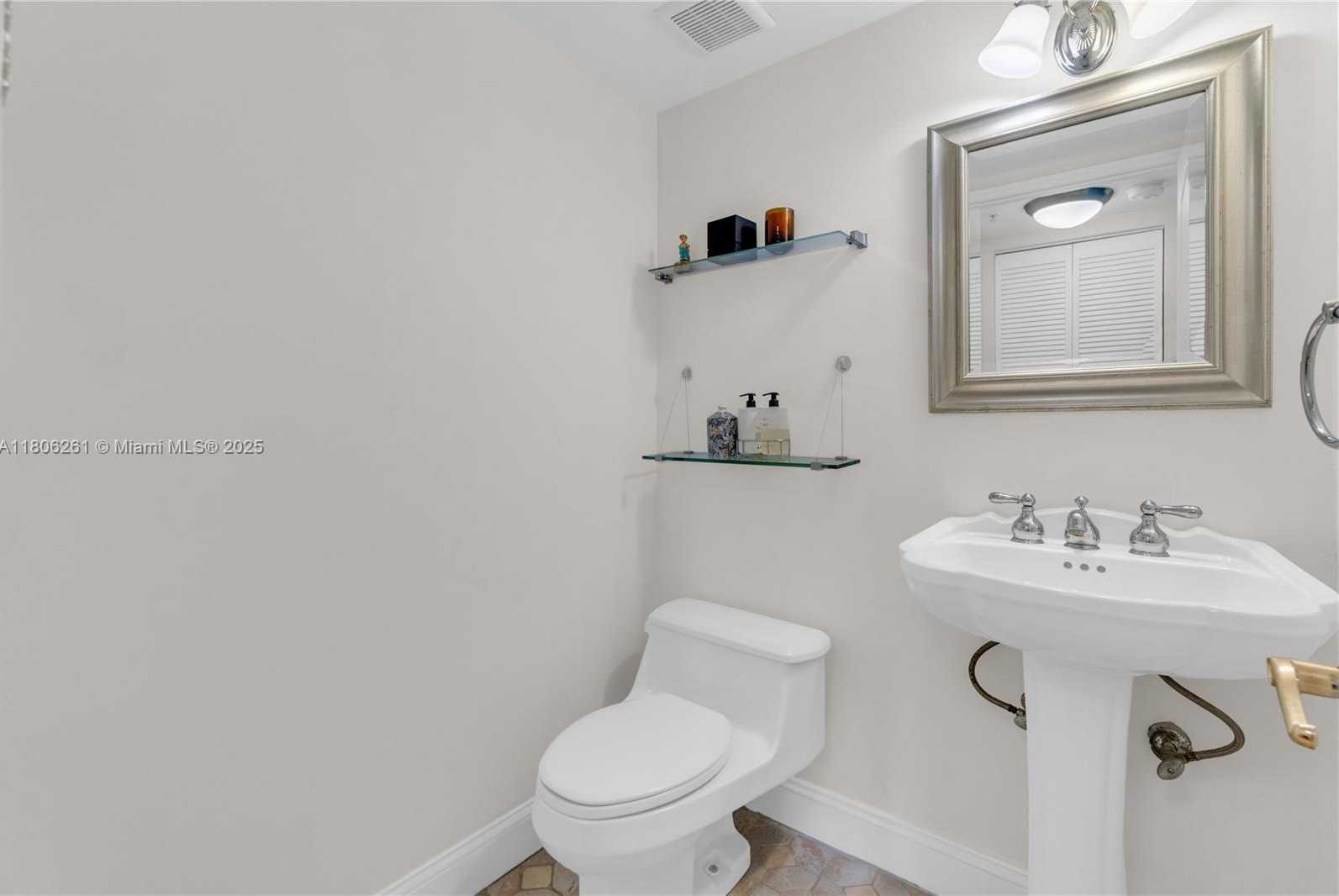 Small Image of 1900 SUNSET HARBOUR DR #1206, Miami Beach Number 18