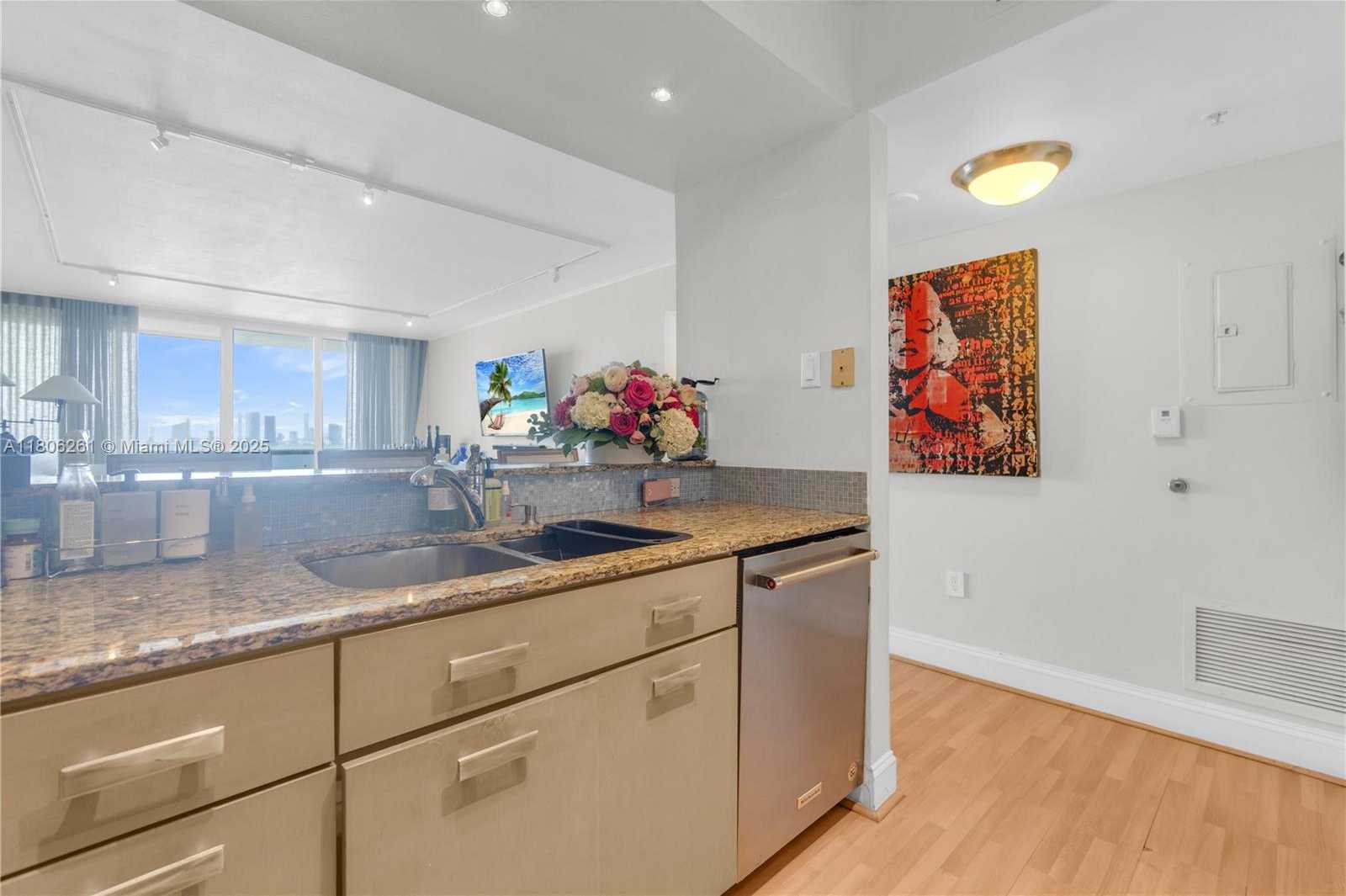 Small Image of 1900 SUNSET HARBOUR DR #1206, Miami Beach Number 7