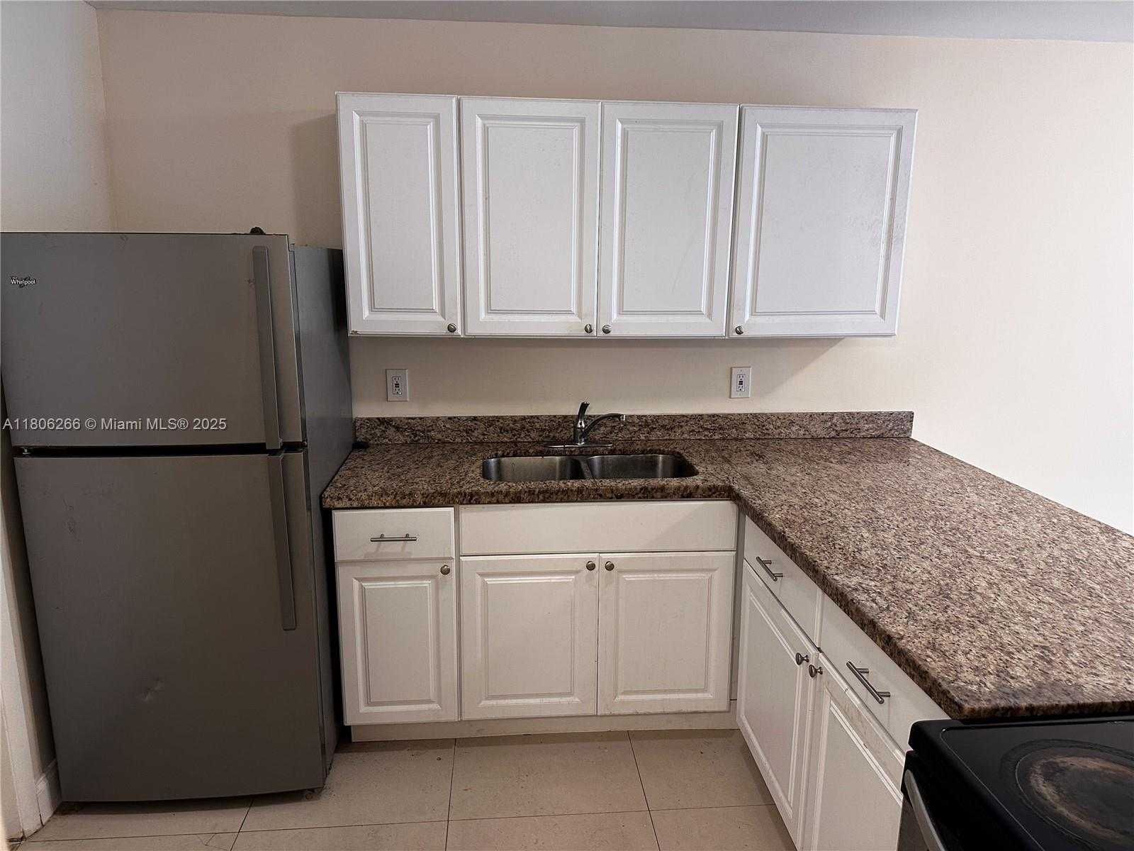 Small Image of 15201 #C208, Miami Number 4