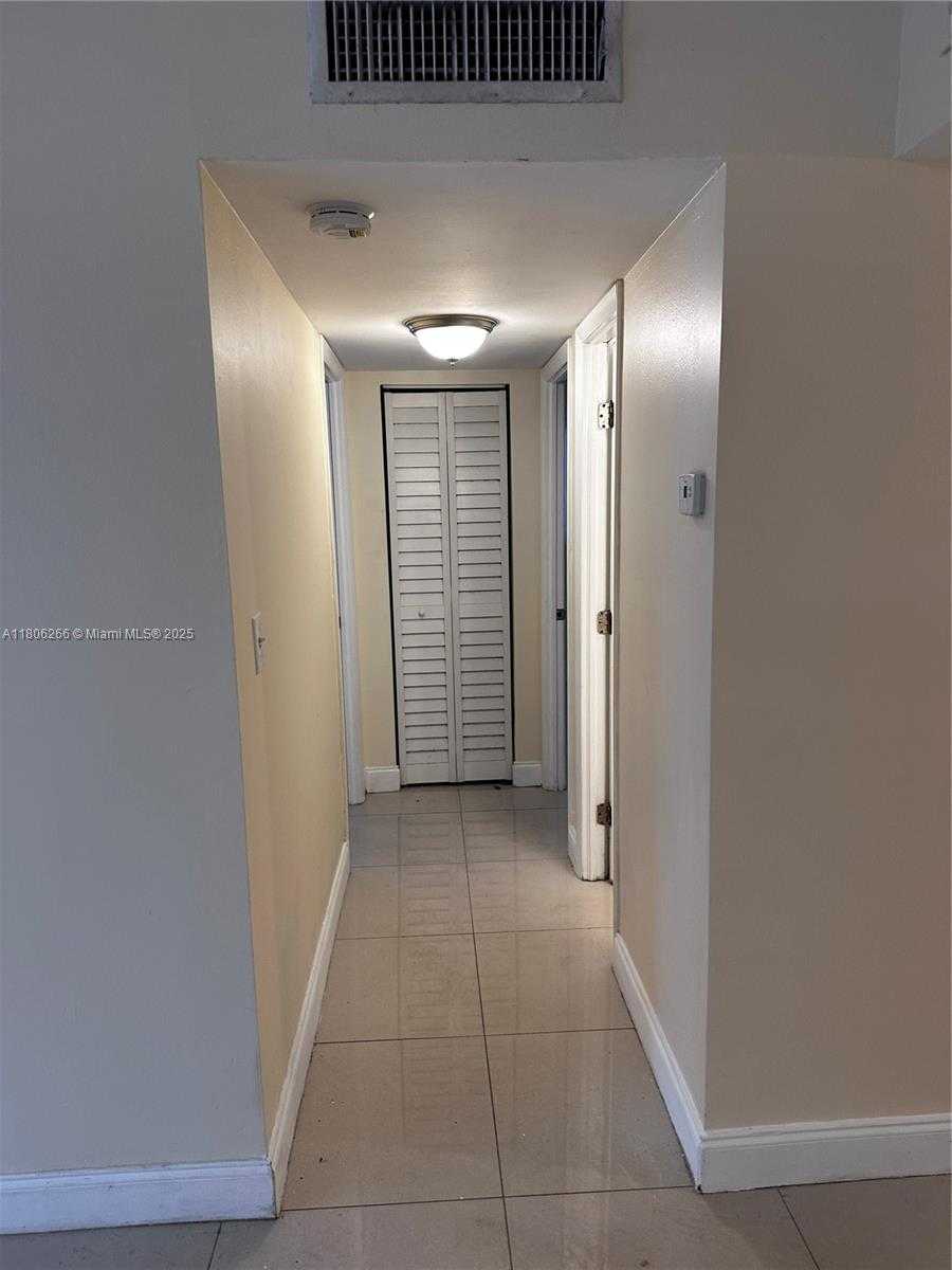 Small Image of 15201 #C208, Miami Number 7