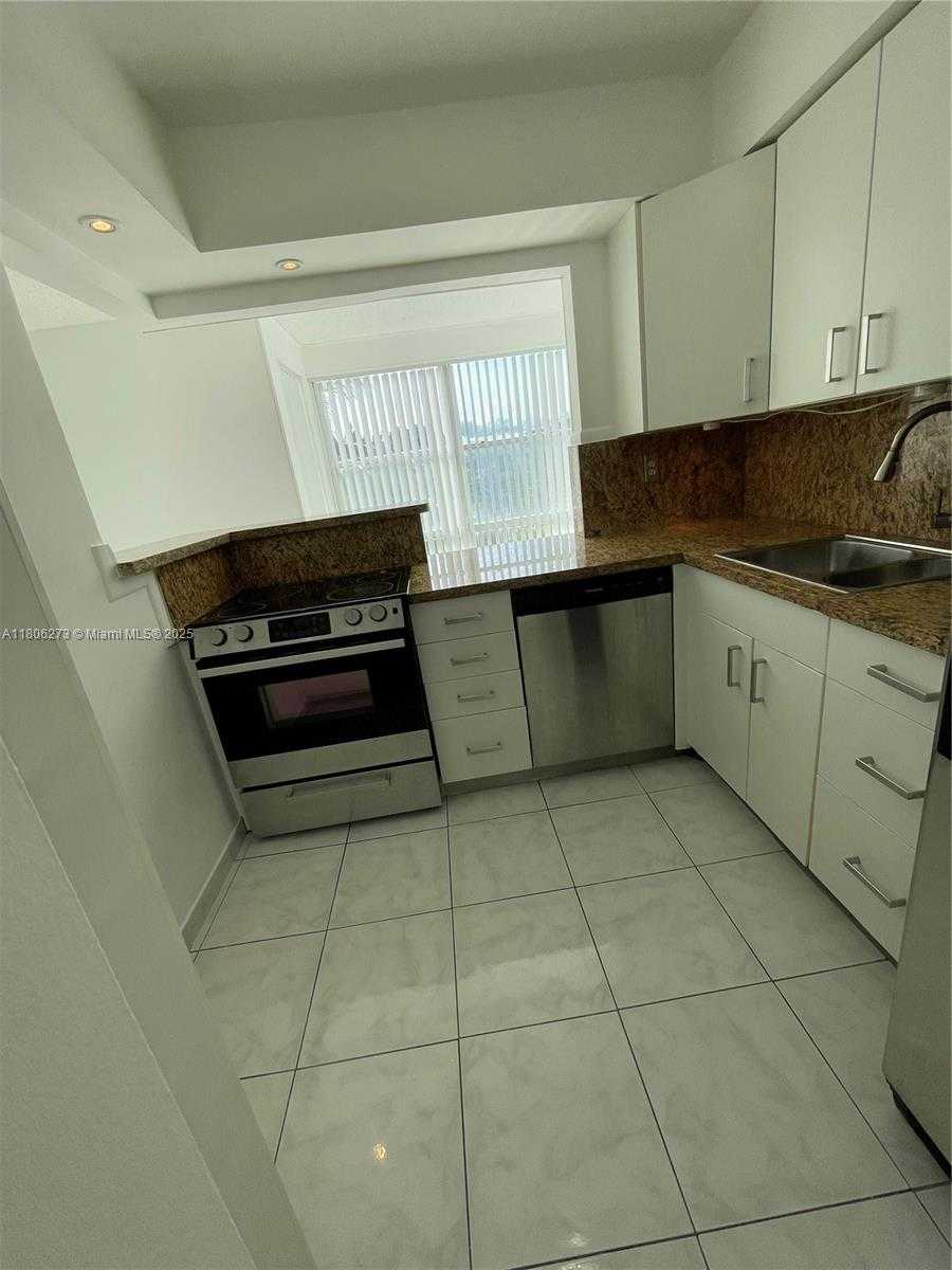 Small Image of 17560 ATLANTIC BLVD #411, Sunny Isles Beach Number 11