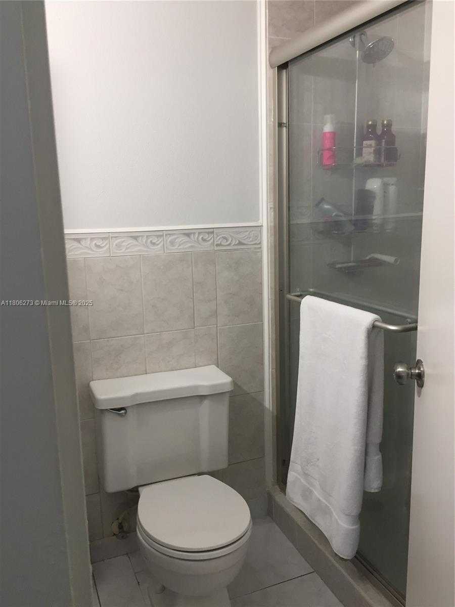 Small Image of 17560 ATLANTIC BLVD #411, Sunny Isles Beach Number 15