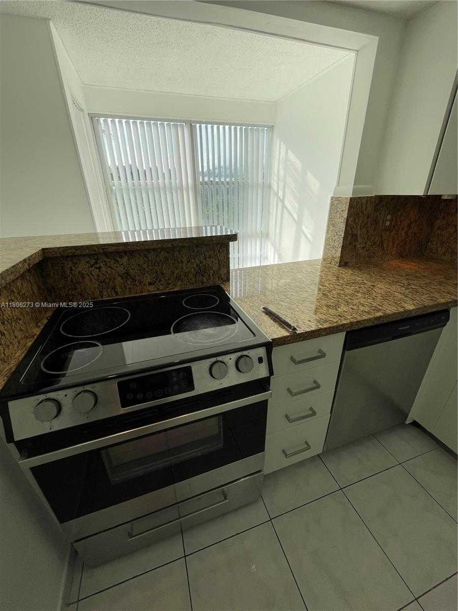 Small Image of 17560 ATLANTIC BLVD #411, Sunny Isles Beach Number 16