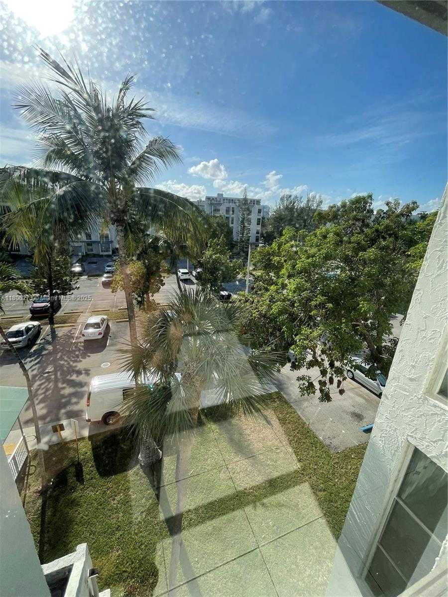 Small Image of 17560 ATLANTIC BLVD #411, Sunny Isles Beach Number 19