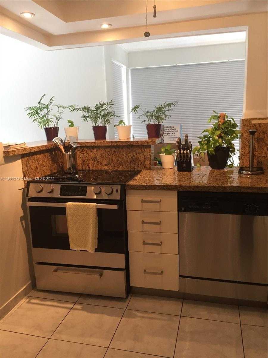 Small Image of 17560 ATLANTIC BLVD #411, Sunny Isles Beach Number 5