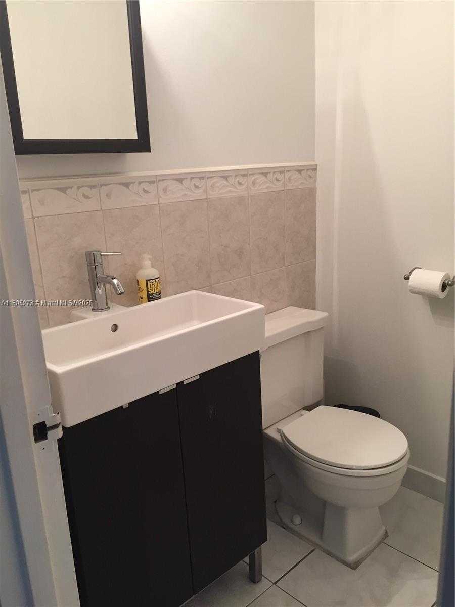 Small Image of 17560 ATLANTIC BLVD #411, Sunny Isles Beach Number 8