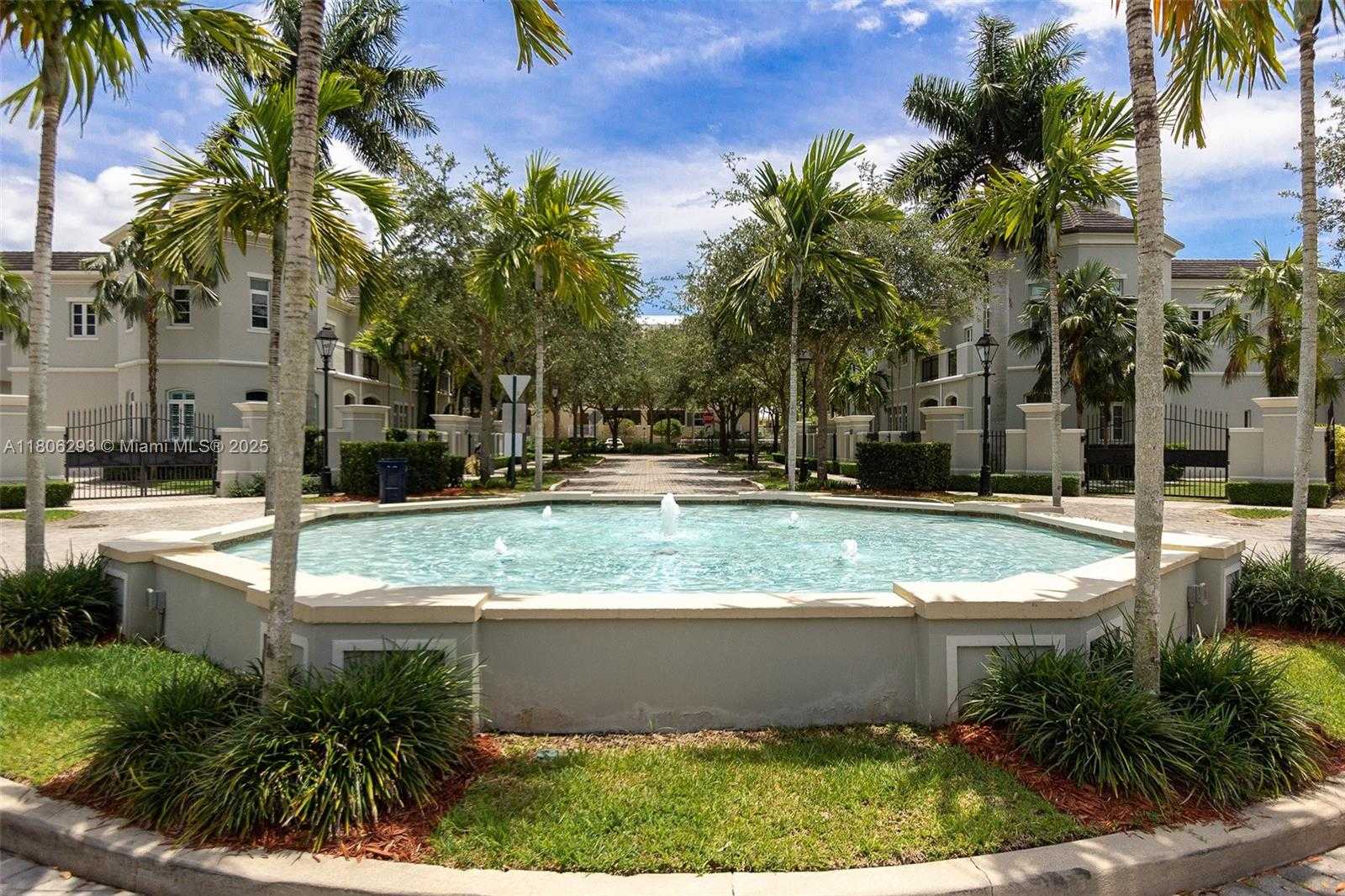 Small Image of 10170 SOUTH WEST 75TH PL, Pinecrest Number 2