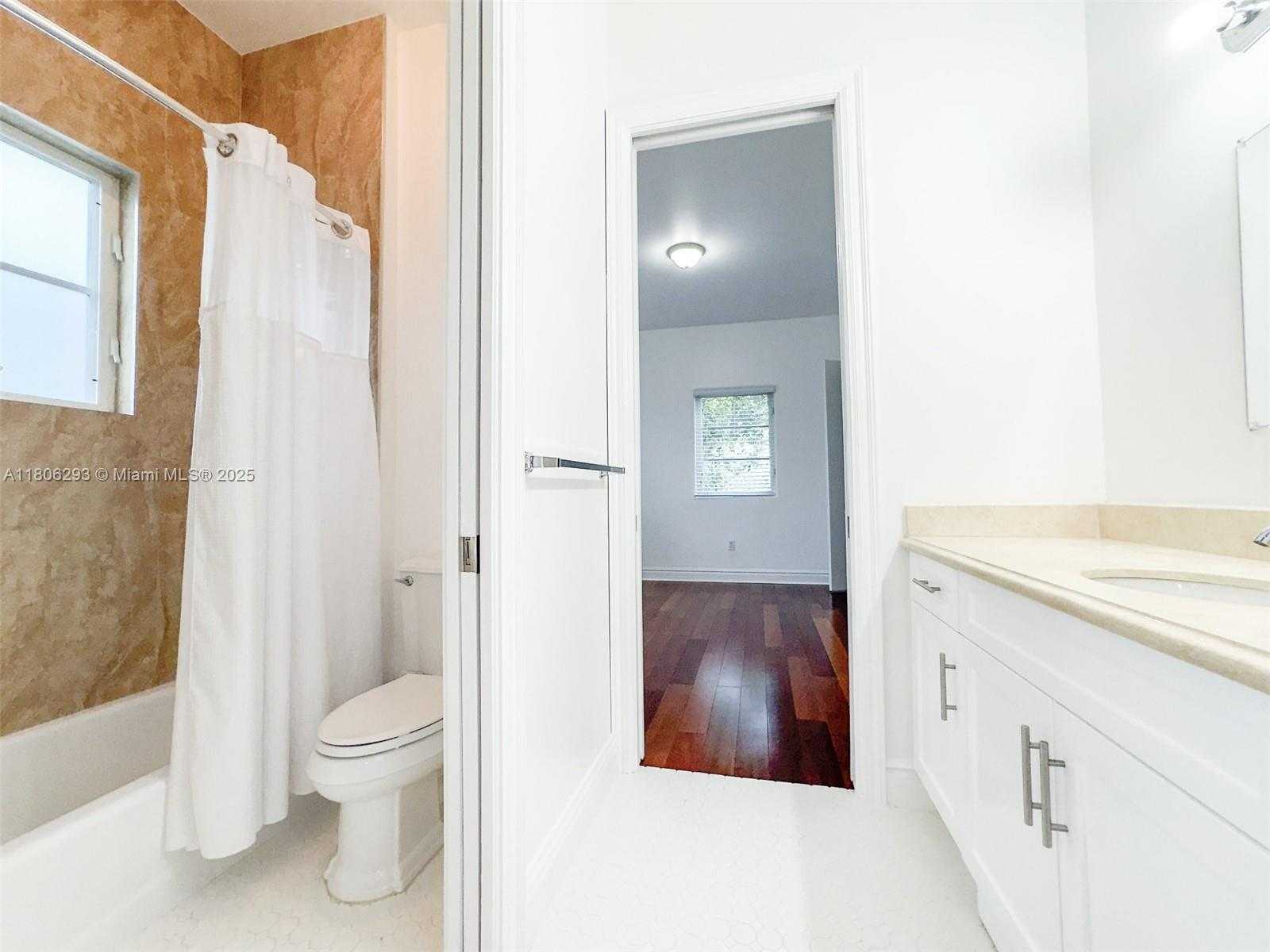 Small Image of 10170 SOUTH WEST 75TH PL, Pinecrest Number 27