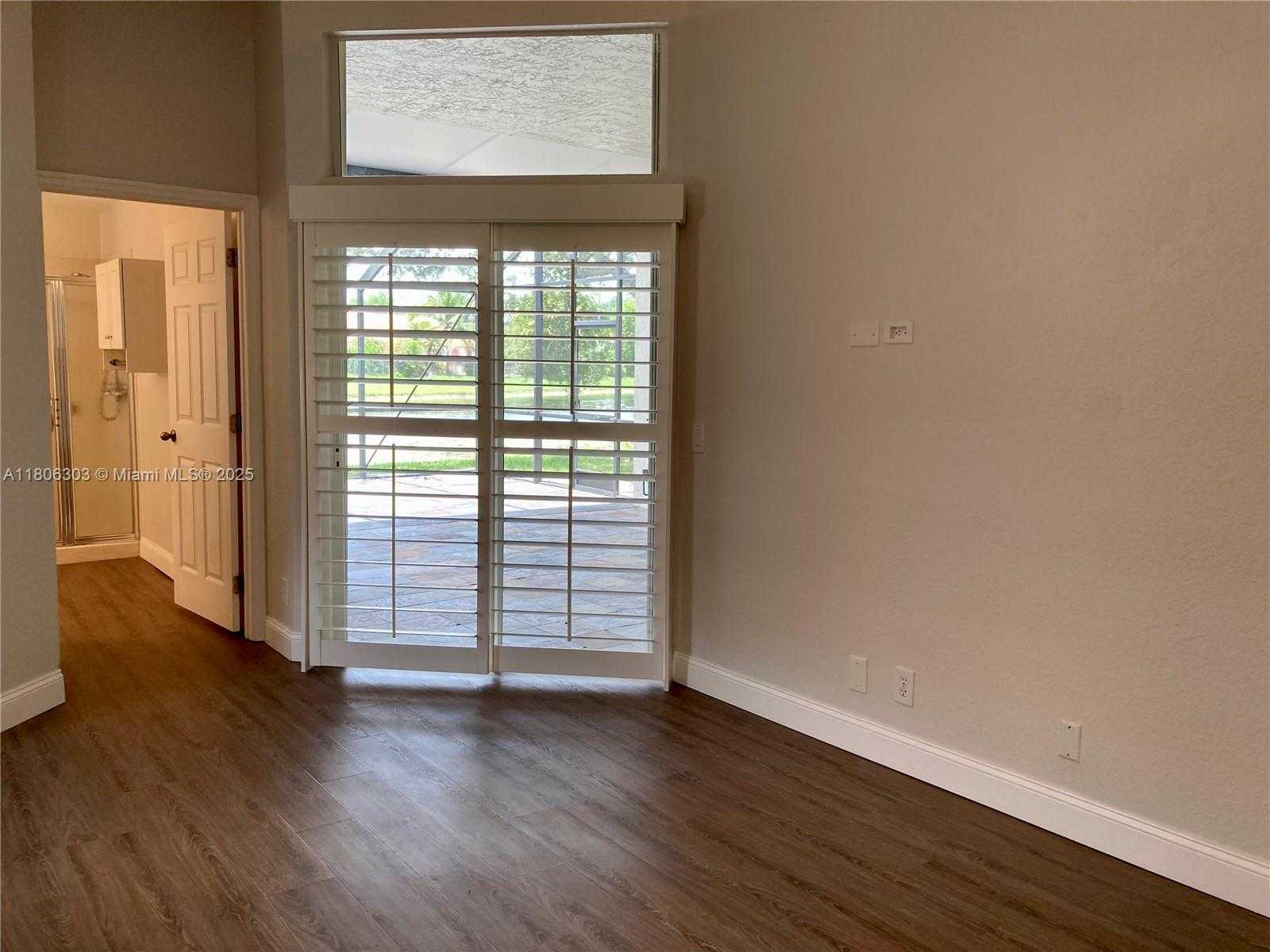 Small Image of 460 CAMERON DR, Weston Number 10