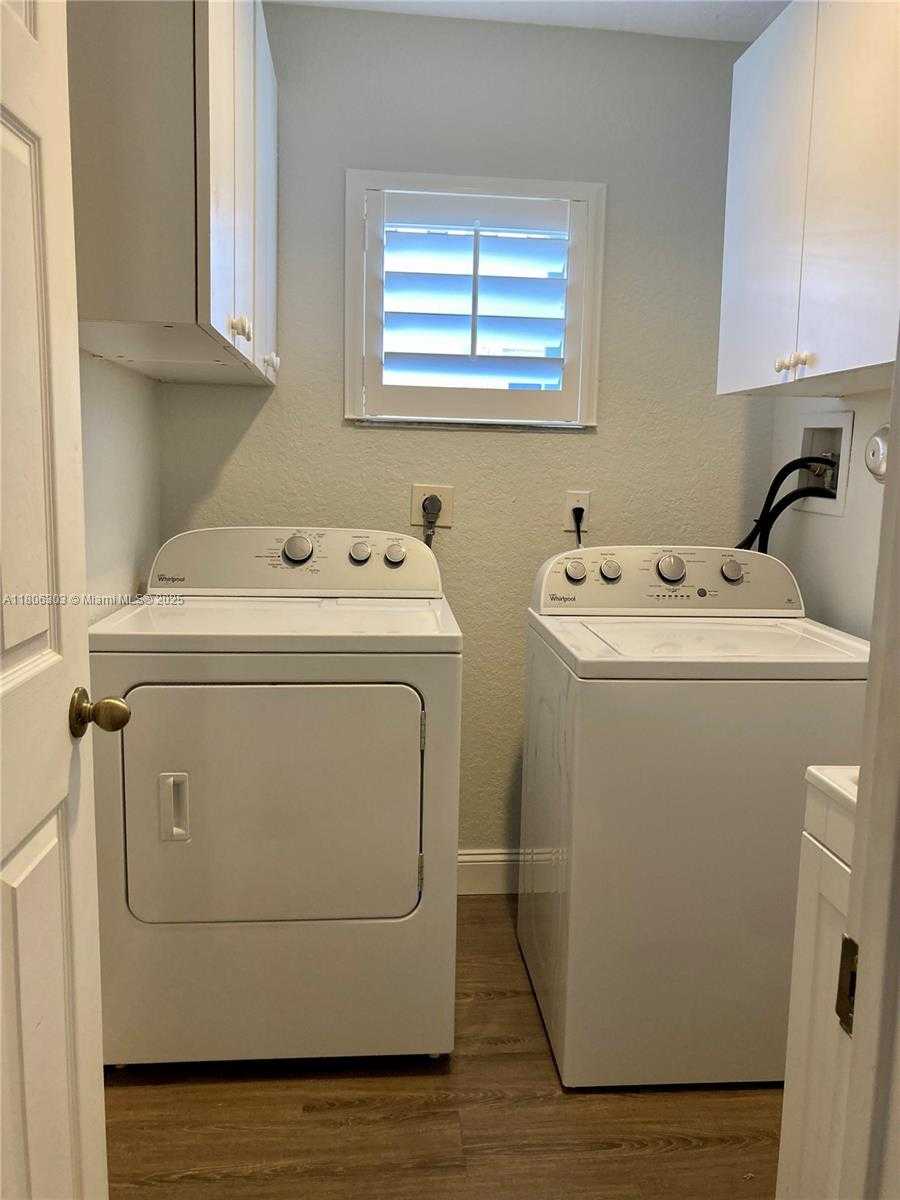Small Image of 460 CAMERON DR, Weston Number 16