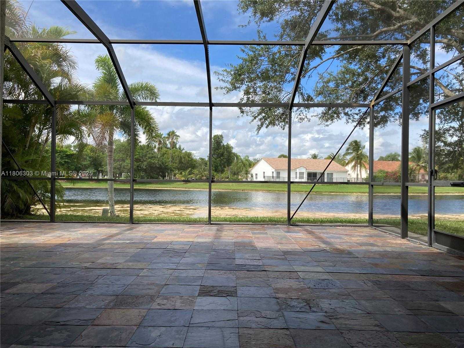 Small Image of 460 CAMERON DR, Weston Number 2
