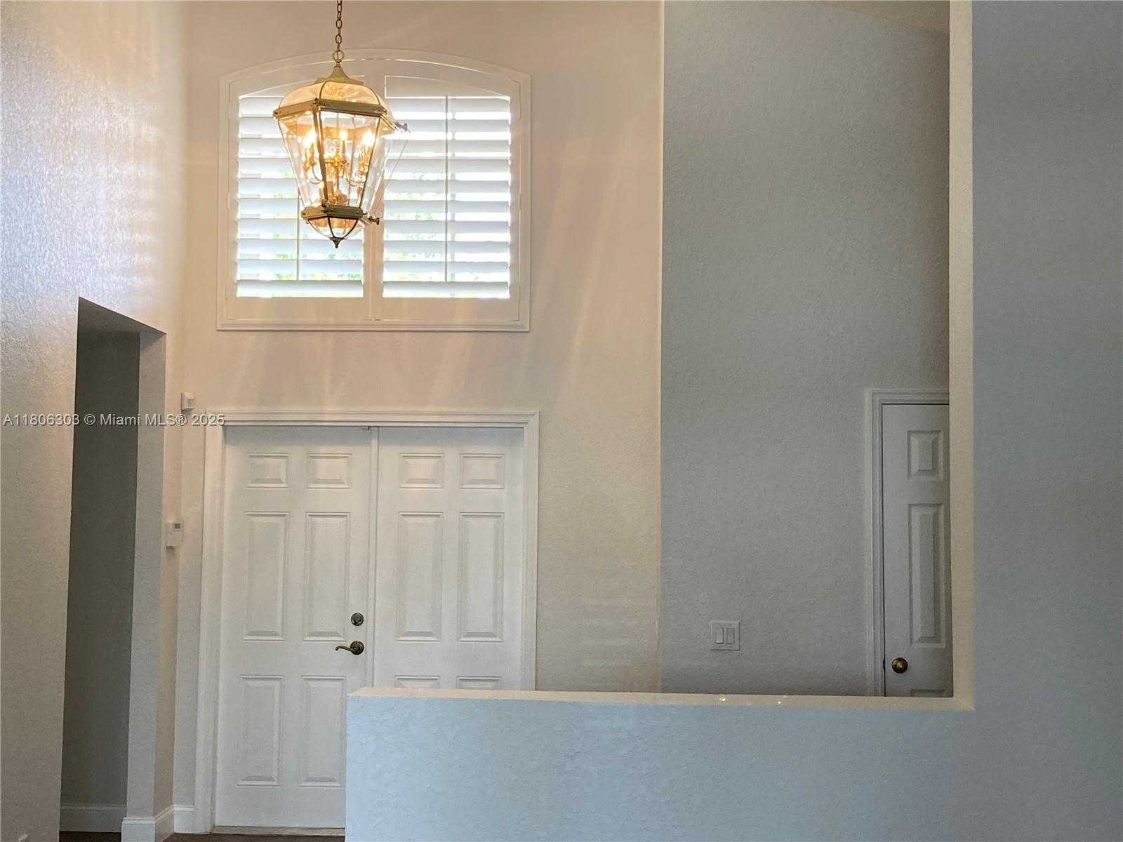 Small Image of 460 CAMERON DR, Weston Number 3