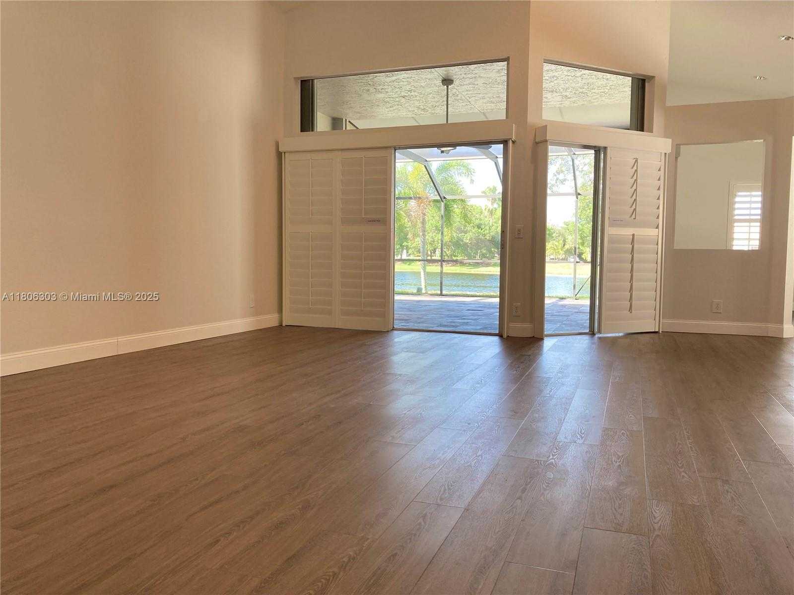 Small Image of 460 CAMERON DR, Weston Number 4
