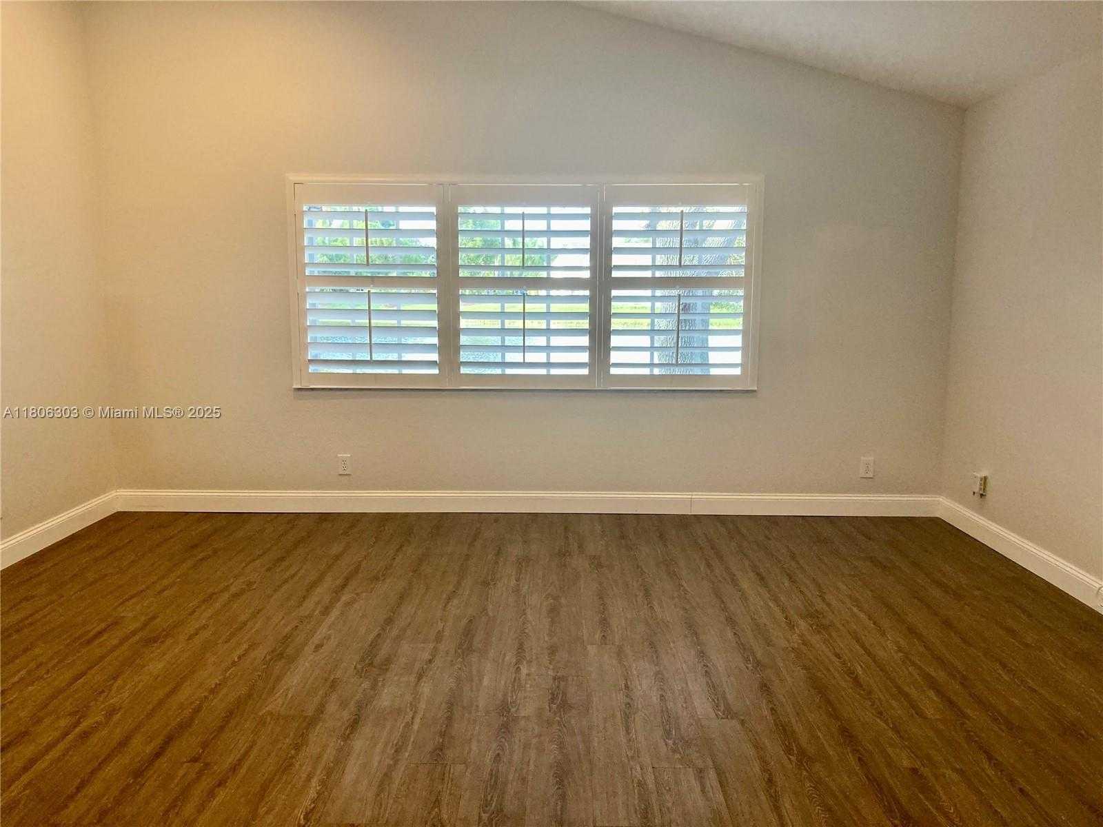 Small Image of 460 CAMERON DR, Weston Number 5