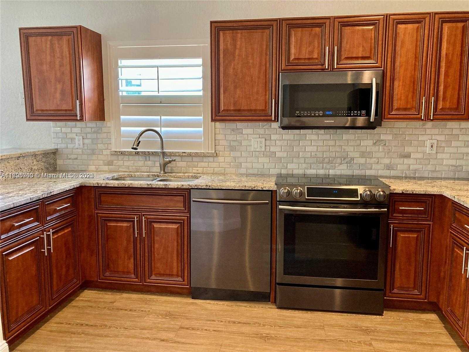 Small Image of 460 CAMERON DR, Weston Number 7