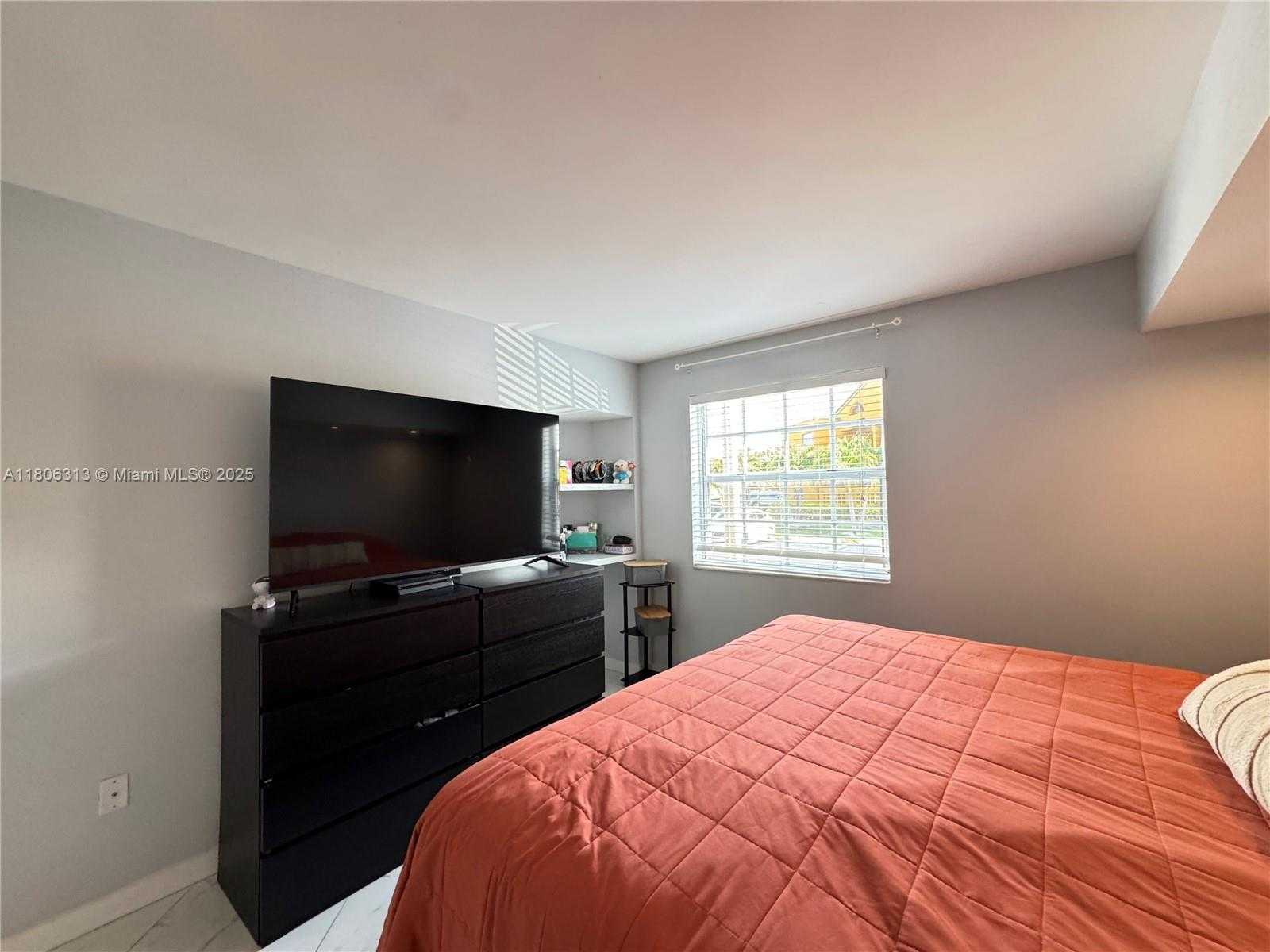 Small Image of 9701 FONTAINEBLEAU BLVD #C104, Miami Number 25