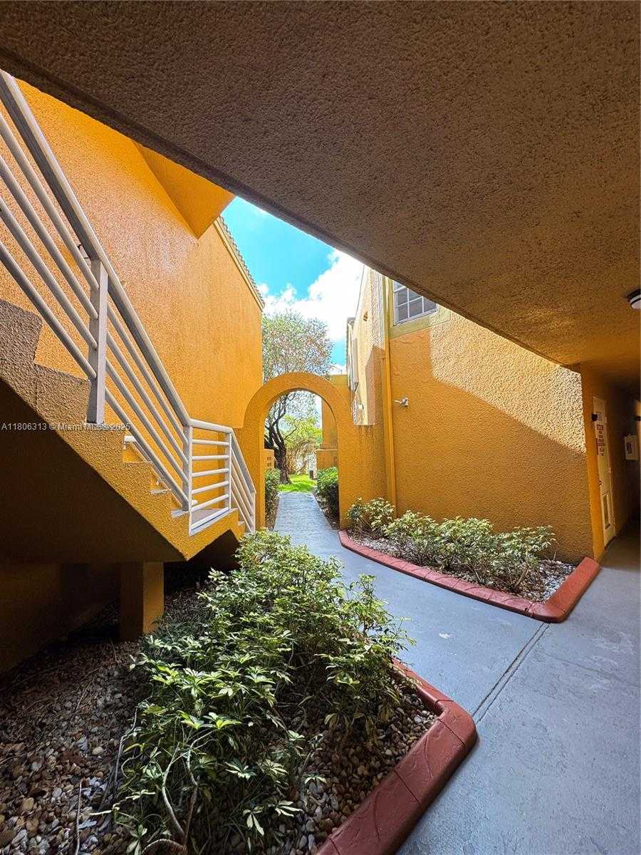 Small Image of 9701 FONTAINEBLEAU BLVD #C104, Miami Number 35